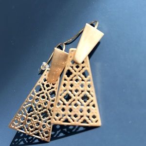 Kendra Scott rose gold earrings